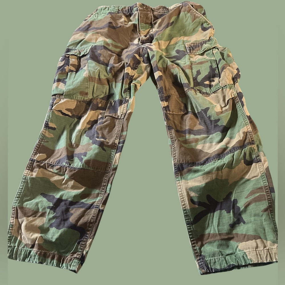 Army Issue Camouflage Cargo Pants - Size M